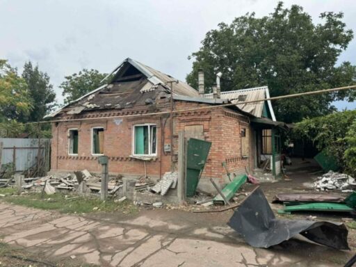 Минулої доби росіяни 30 разів обстріляли населені пункти Донеччини: з лінії фронту евакуювали 33 дитини