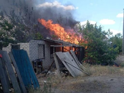За добу росіяни 48 разів обстріляли населені пункти Донеччини: пошкодили будинки, поранили людей